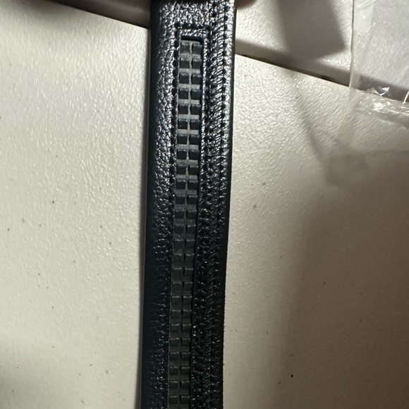 Elegant Black Belt with Gold Buckle - Picture 4 of 6